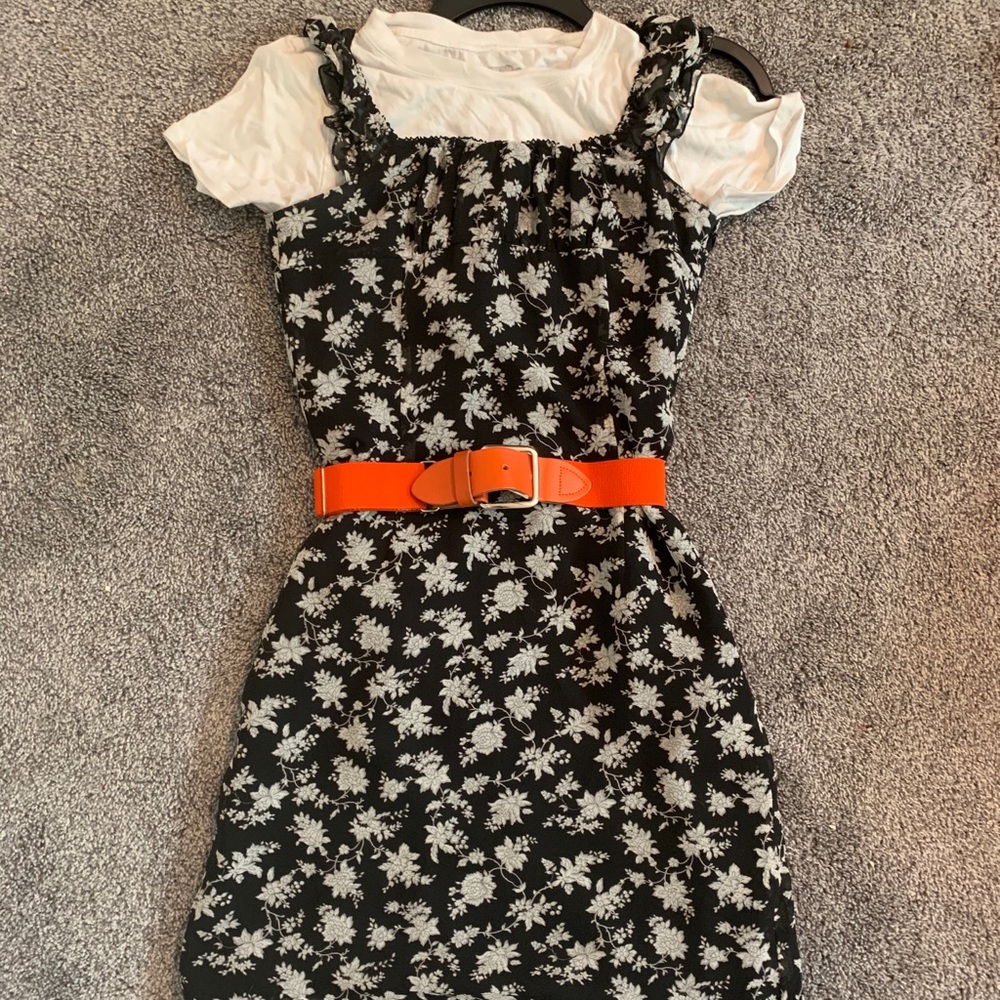 Cute floral dress!